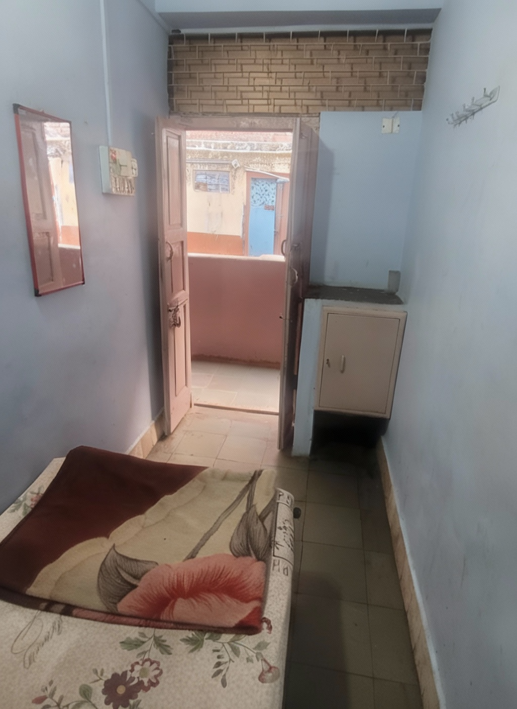 Single Non-Attached 2